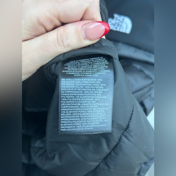 The North Face Synth II Insulated Jacket in Black - Picture 8 of 13